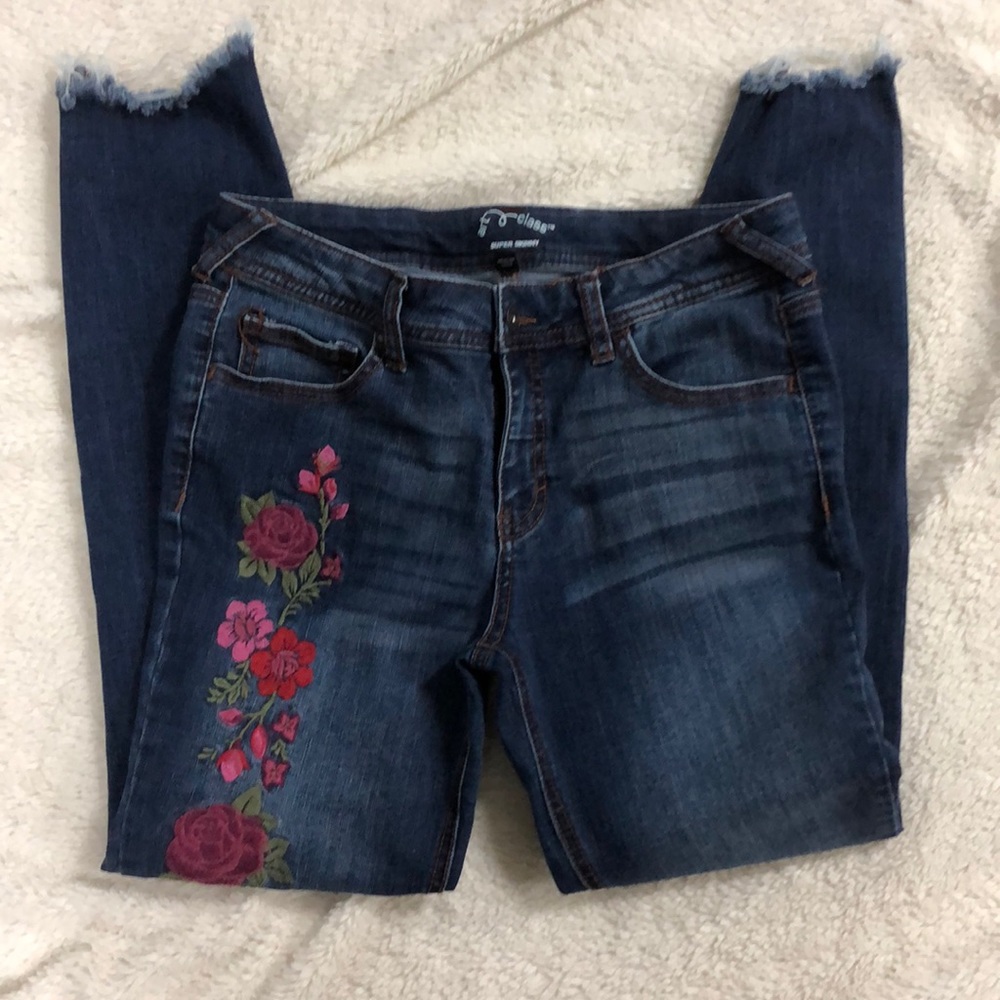 Embroidered girls’ Art Class jeans, EUC